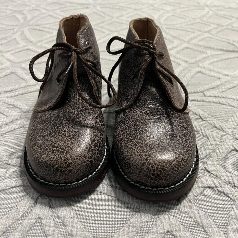 Mikoleon Sz 28 (11 US Boys) Brown Crackle Leather Chukka Boots